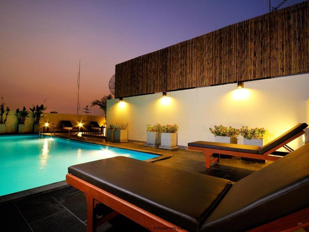 hotels Near Khao San Road with rooftop pool